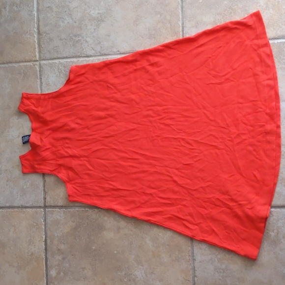 Bright & Loose Tank - Picture 2 of 3